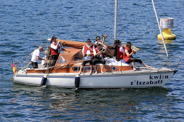 依然感到震 依然感到震